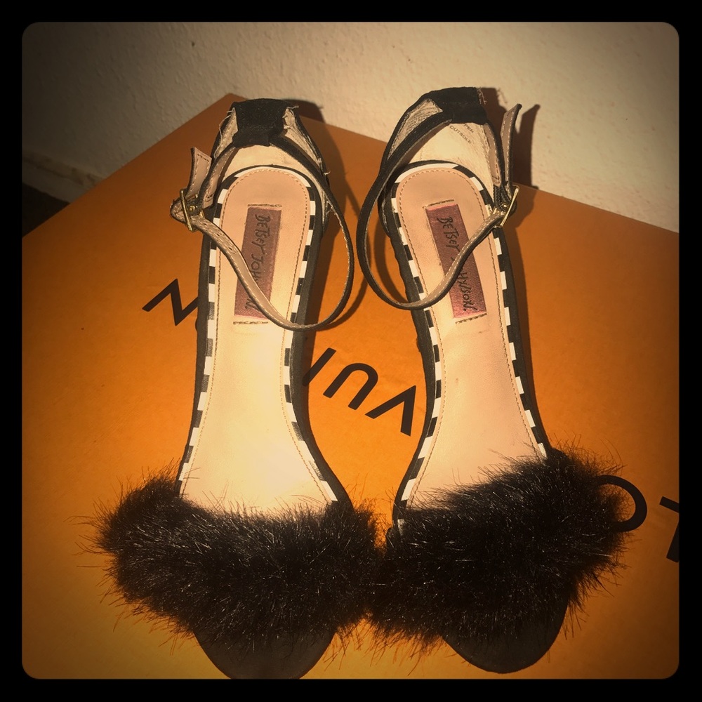 Fur high heels 👠